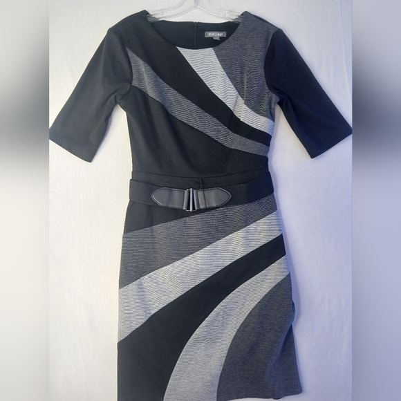 Roz & Ali Dresses & Skirts - Roz & Ali dress in black and gray Size 6